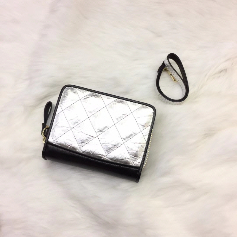 CHANEL 샤넬 스트랩 퀄팅 반지갑 2COLOR