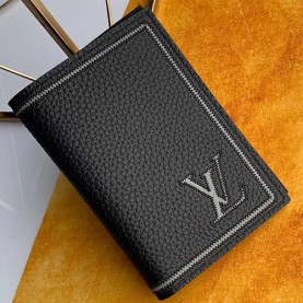 LOUIS VUITTON 루이비통 여권지갑 심플한 디자인