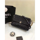 CHANEL 샤넬 쉐브론 숄더백