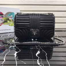 PRADA 프라다 다이어그램 가죽 숄더백 1BD108-1
