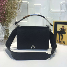 FENDI 펜디 메신저백