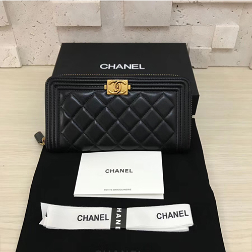 CHANEL 샤넬 보이 지퍼 장지갑