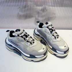 BALENCIAGA 발렌시아가 트리플S 남여 공용 스니커즈1