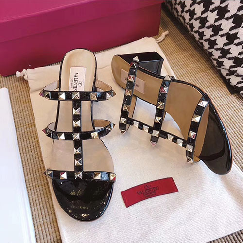 VALENTINO 발렌티노 락스터드 샌들힐 6cm M1347-8