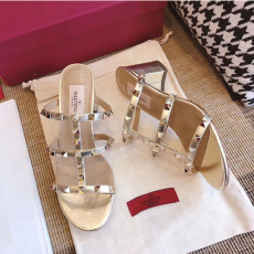 VALENTINO 발렌티노 락스터드 샌들힐 6cm M1347-12