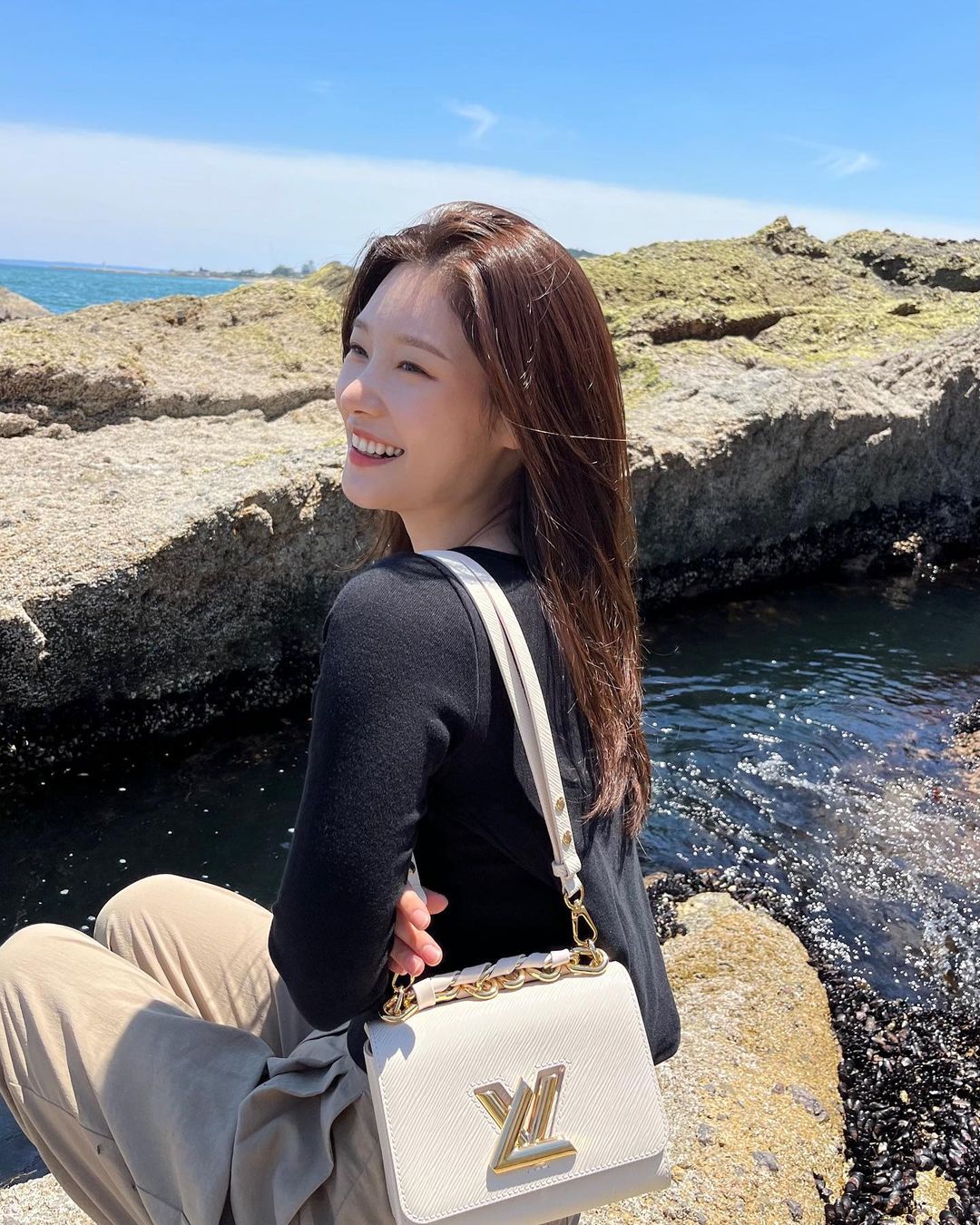 35위 [다이아 정채연] LOUIS VUITTON 루이비통 트위스트백 MM M50282