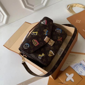 LOUIS VUITTON 루이비통 포쉐트 메티스백 봄신상 M44366