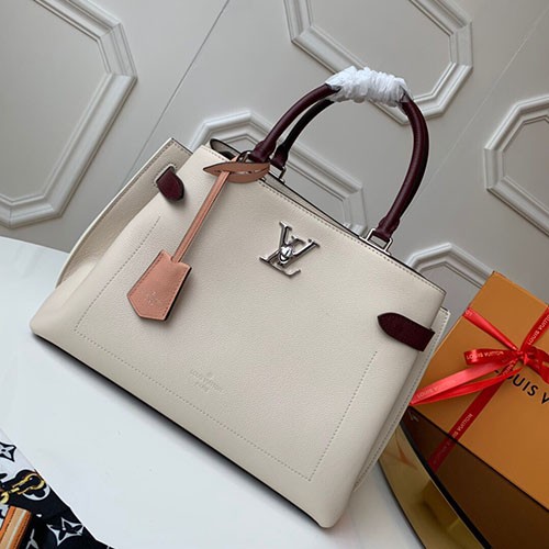 LOUIS VUITTON 루이비통 LOCKME DAY M53730 봄신상