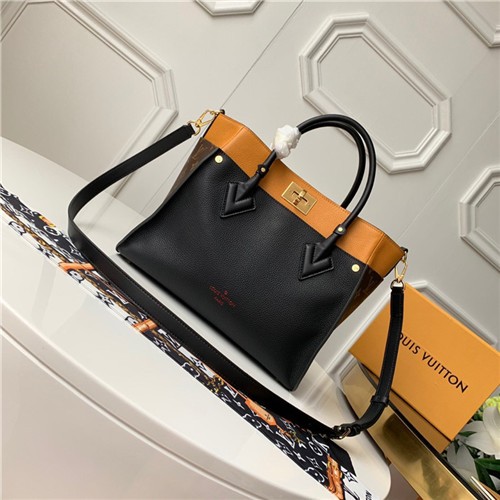 LOUIS VUITTON 루이비통 온마이사이드백 M53826 신상