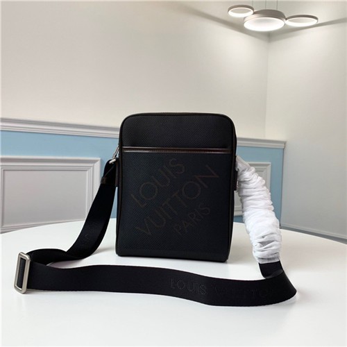 LOUIS VUITTON 루이비통 남성용 숄더백 M93223