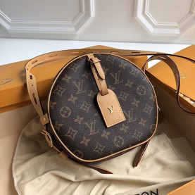 LOUIS VUITTON 루이비통 부아뜨 샤포백 M52294
