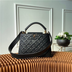 LOUIS VUITTON 루이비통 카푸신 BB M5536신상