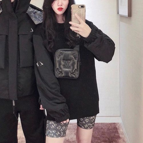 LOUIS VUITTON 루이비통 어시메트리컬 슬링 백 M68773 2020/신상