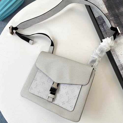 LOUIS VUITTON 루이비통 아웃도어 플랩 메신저 M30411 2020/신상