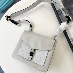 LOUIS VUITTON 루이비통 아웃도어 플랩 메신저 M30411 2020/신상