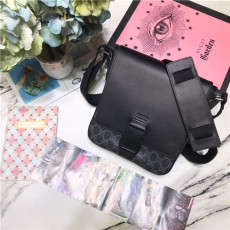 GUCCI 구찌 남성용 숄더백 473877-1