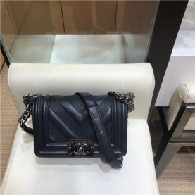 CHANEL 샤넬 보이백 25CM A067086