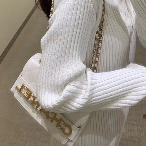 CHANEL 샤넬 레터링 플랩백 미니 19CM AS88816-1