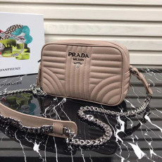 PRADA 프라다 다이어그램 지퍼 체인크로스 1BH083
