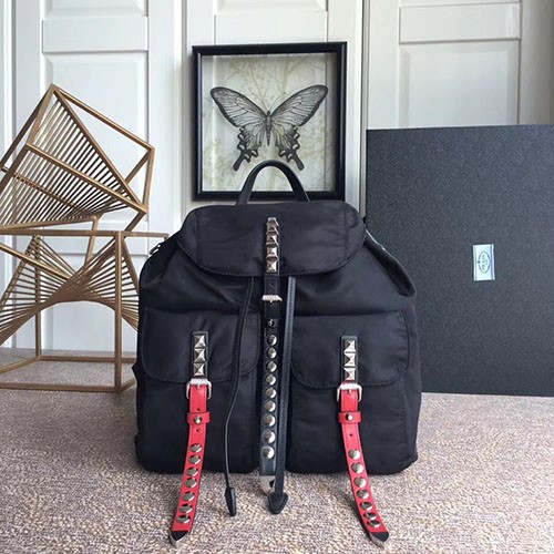 PRADA 프라다 나일론 스터드백팩 1BZ2811