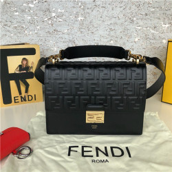 FENDI 펜디 KAN U 숄더백 25CM F5828