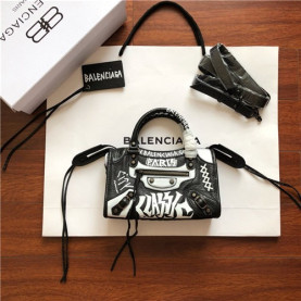 BALENCIAGA 발렌시아가 클래식 시티 24CM B995091 신상