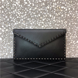 VALENTNIO 발렌티노 락스터드 엔벨롭 클러치 30CM V632010-1