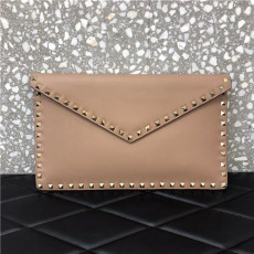 VALENTNIO 발렌티노 락스터드 엔벨롭 클러치 30CM V632010-2