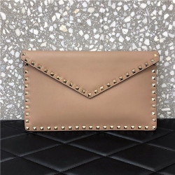 VALENTNIO 발렌티노 락스터드 엔벨롭 클러치 30CM V632010-2