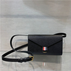 THOM BROWNE 톰브라운 숄더백 TB801620