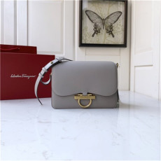 FERRAGAMO 페레가모 플랩백 21H321-1 2020/신상