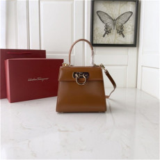 FERRAGAMO 페레가모 미니 토트&숄더백 DY-212267-1