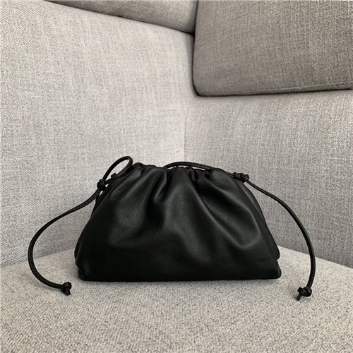 BOTTEGA VENETA 보테가베네타 버터카프 파우치백 미듐 585852