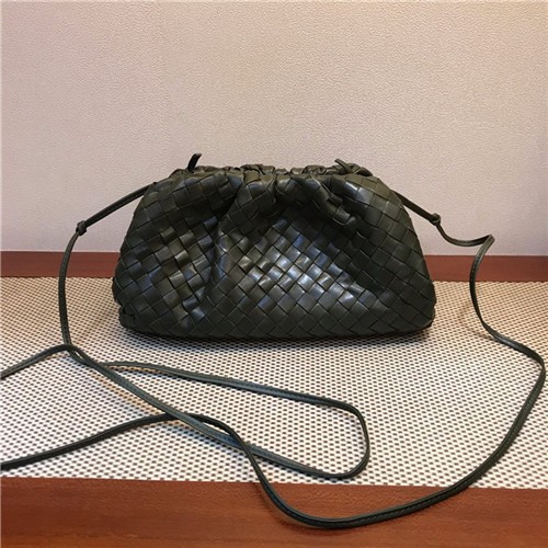 BOTTEGA VENETA 보테가베네타 버터카프 더 파우치백 BV2300
