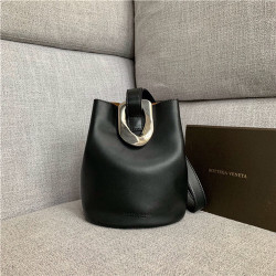 BOTTEGA VENETA 보테가베네타 숄더백 BV22230
