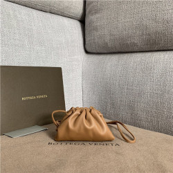 BOTTEGA VENETA 보테가베네타 버터카프 미니 파우치백  585855-3