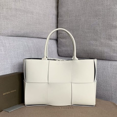 BOTTEGA VENETA 보테가 베네타 슬립백 BV609175