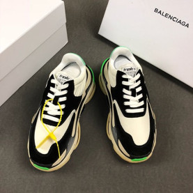 BALENCIAGA 발렌시아가 트리플S 남여공용 스니커즈 A717638380