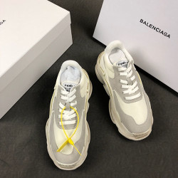 BALENCIAGA 발렌시아가 트리플S 남여공용 스니커즈 A717638380