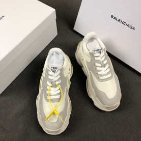 BALENCIAGA 발렌시아가 트리플S 남여공용 스니커즈 A717638380
