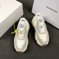 BALENCIAGA 발렌시아가 트리플S 남여공용 스니커즈 A717638380