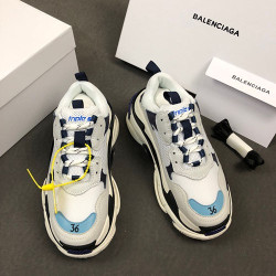 BALENCIAGA 발렌시아가 트리플S 남여공용 스니커즈 A717638360