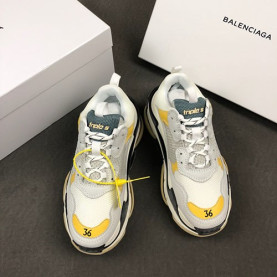 BALENCIAGA 발렌시아가 트리플S 남여공용 스니커즈 A717638360