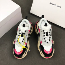 BALENCIAGA 발렌시아가 트리플S 남여공용 스니커즈 A717638360
