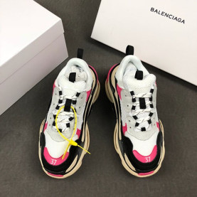 BALENCIAGA 발렌시아가 트리플S 남여공용 스니커즈 A717638360