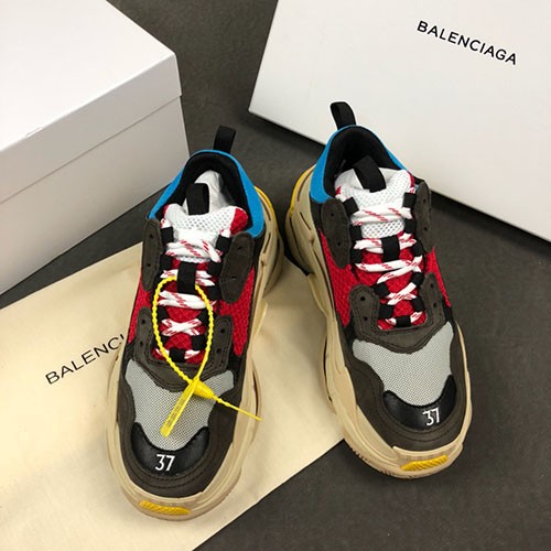 BALENCIAGA 발렌시아가 트리플S 남여공용 스니커즈 A717638360