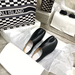 MAISON MARGIELA 메종마르지엘라 남여공용 단화 봄신상