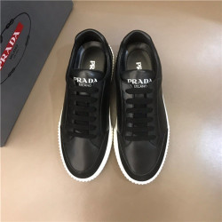 PRADA 프라다 남성용 스니커즈 P8080 신상