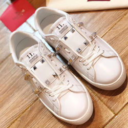 VALENTINO 발렌티노 락스터드 언타이틀 스니커즈
