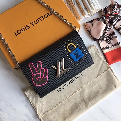 LOUIS VUITTON 루이비통 트위스트 체인지갑 M63320